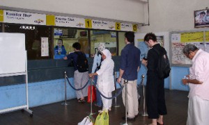 Kuala Lumpur - Guichet du métro - Culture-Silat